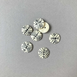 エスニック柄ラウンド2穴カウボーンボタン(2p・16mm)