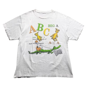 Dr.Seuss both sides print tee “Seuss LANDING”