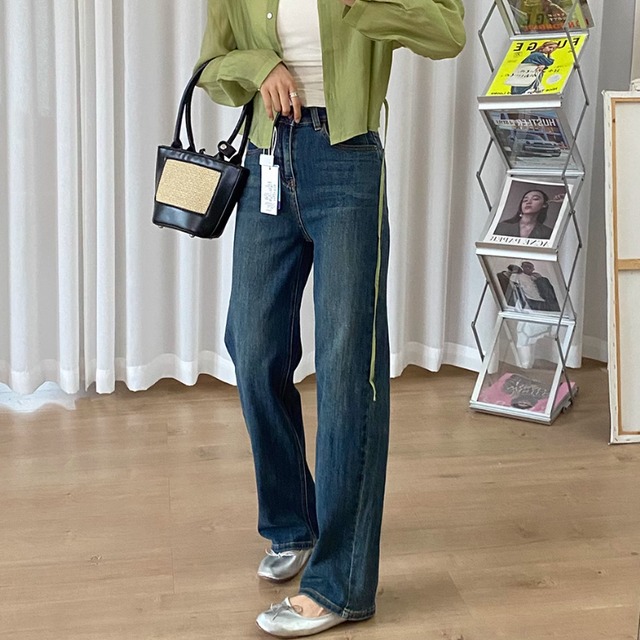 レディース パンツ ボトムス デニム Gパン ロングパンツ デニムパンツ ロング ストレート ファスナー ポケット ハイウエスト ブルーデニム カラーデニム かわいい 大人可愛い きれいめ シンプル カジュアル おしゃれ かっこいい レトロ こなれ感 ラフ メンズライク ボーイッシュ ルーズ 個性的 クール 主役級 存在感 抜け感 都会的 カレッジ風 学生風 ベーシック アメリカン アクティブ ナチュラル ワイルド 無地 春 夏 お出かけ 休日 ショッピング カフェ 脚長 普段使い 定番 S M L XL