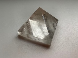水晶ピラミッド