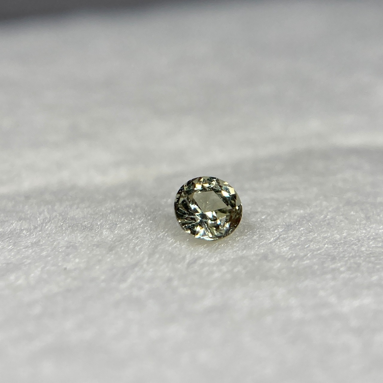 ローズカットサファイア 黄色系 約2.9mm r-0145