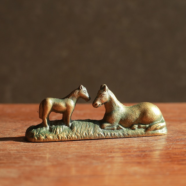 馬の親子の、かわいいペーパーウェイト 2