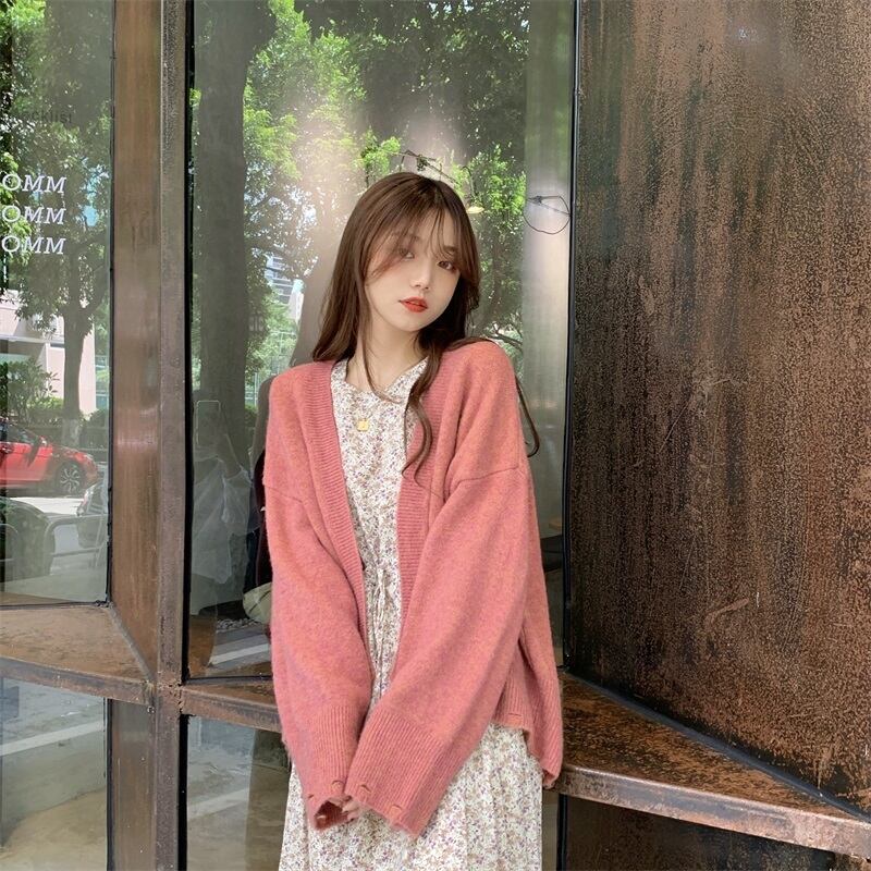 【美品】ローズタイル柄ワンピース・ローズ彫刻釦ニットカーディガン　セット売り 美品】ローズタイル柄ワンピース・ローズ彫刻釦ニットカーディガン