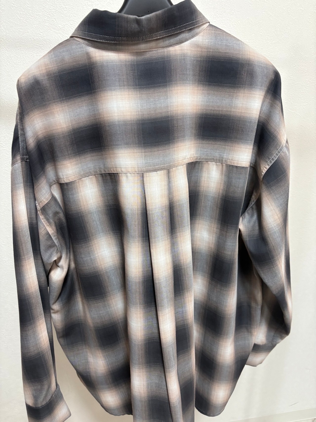 priority チャーム付き　オンブレチェックシャツ　61130