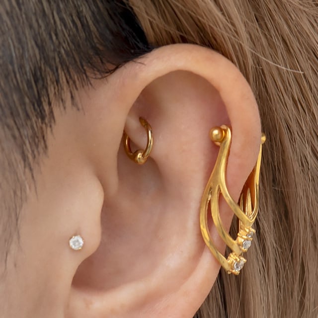 ヘリックスピアス 16g ゴールドトリプルライン 3ジュエル ロング