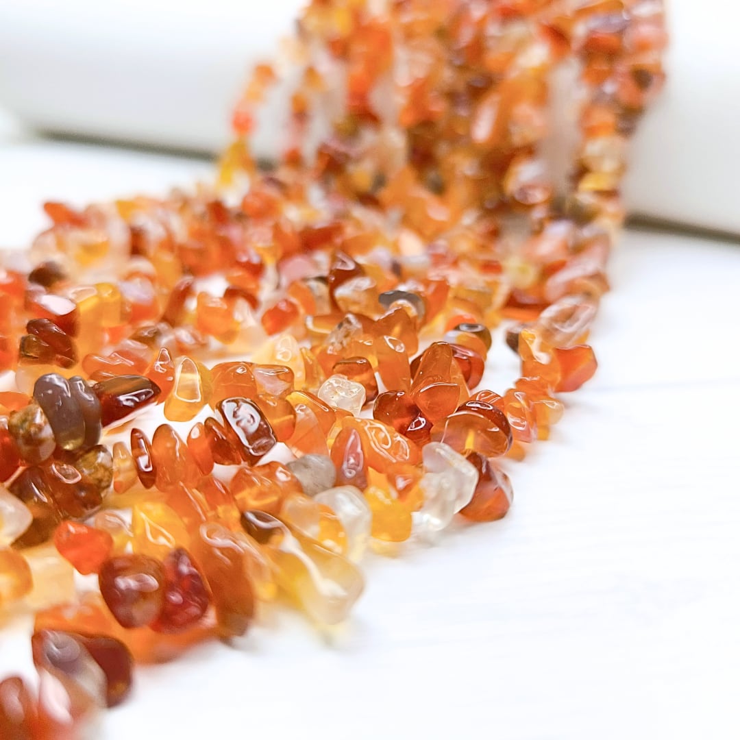 〈20cm〉カーネリアン 紅玉髄 さざれビーズ 1/4連 天然石 チップ ミニタンブル