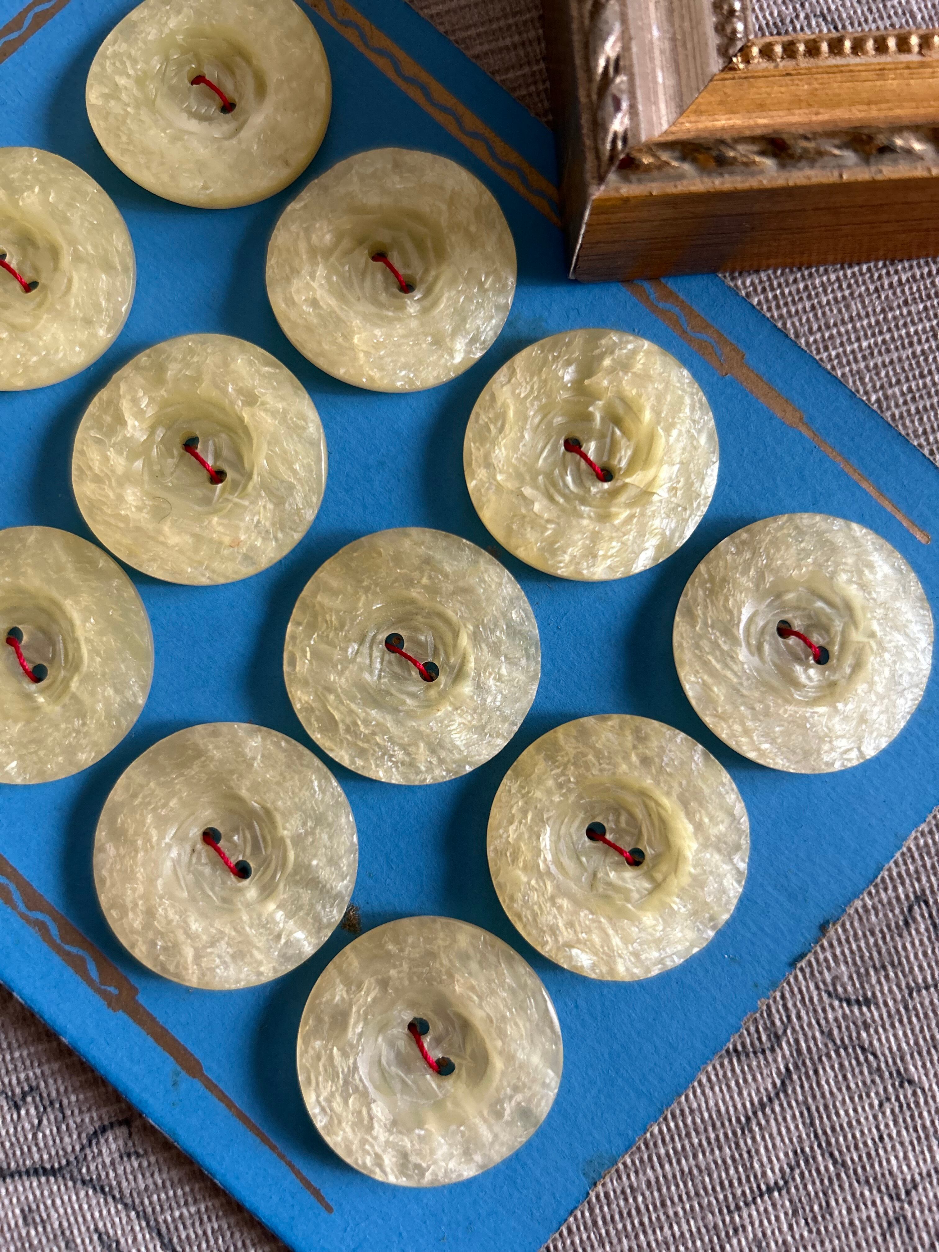 フランスVintage ヴィンテージボタン アイボリー 28mm 1960年代 アセテート アクセサリーパーツ デコレーション材 カルトナージュ