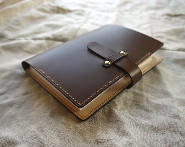 二つ折り札入れ:SCENE | 【Kosuke Masaki】ハンドメイドの革財布・革 二つ折り札入れ:SCENE | 【Kosuke Masaki】ハンドメイドの革財布・革