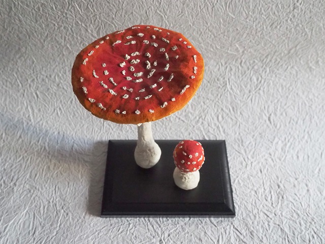 内藤瑠里　和紙のきのこ模型 ” ベニテングタケ "