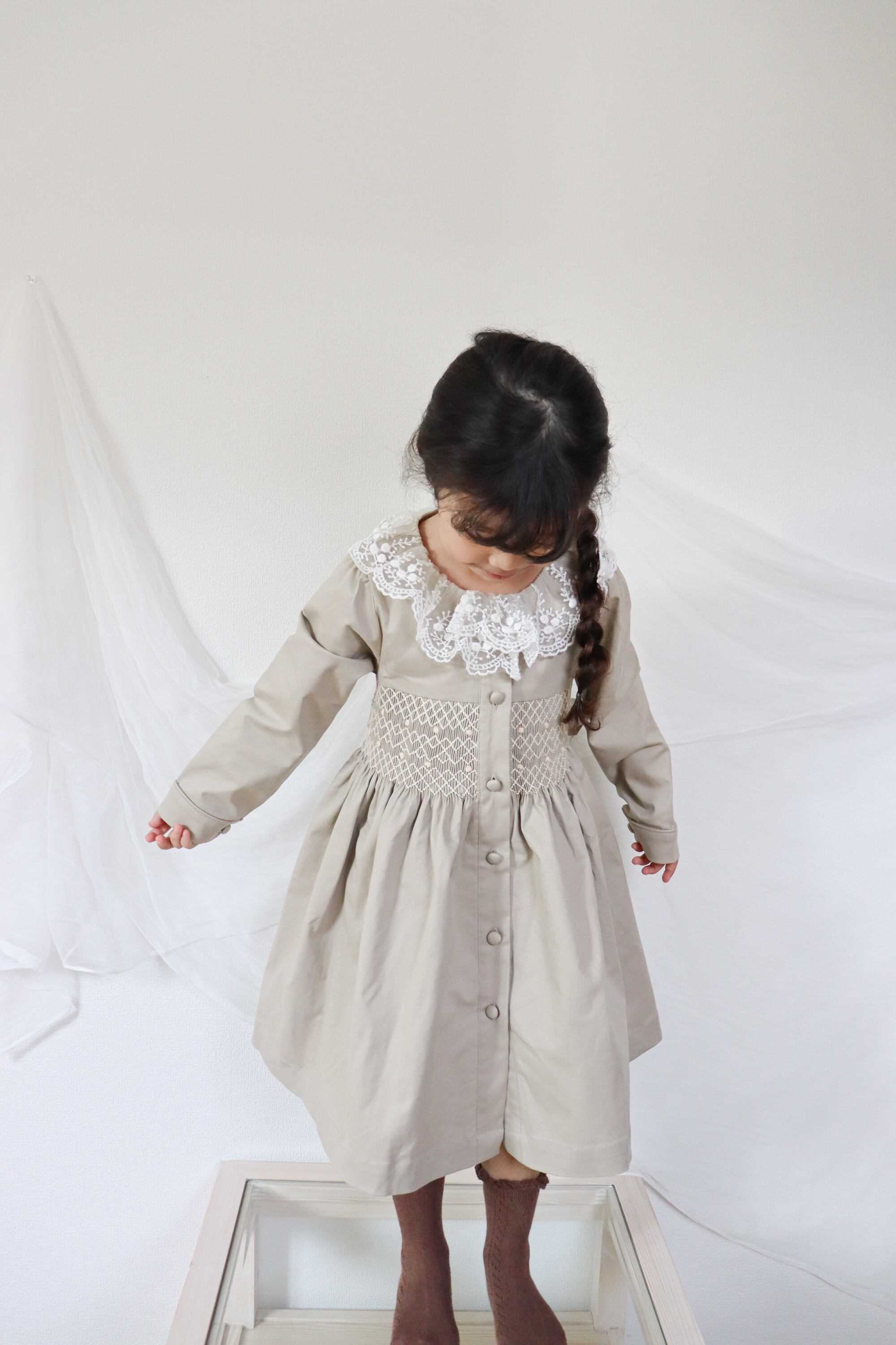 140あり/カーキベージュ スモッキング コート ワンピース | Heart