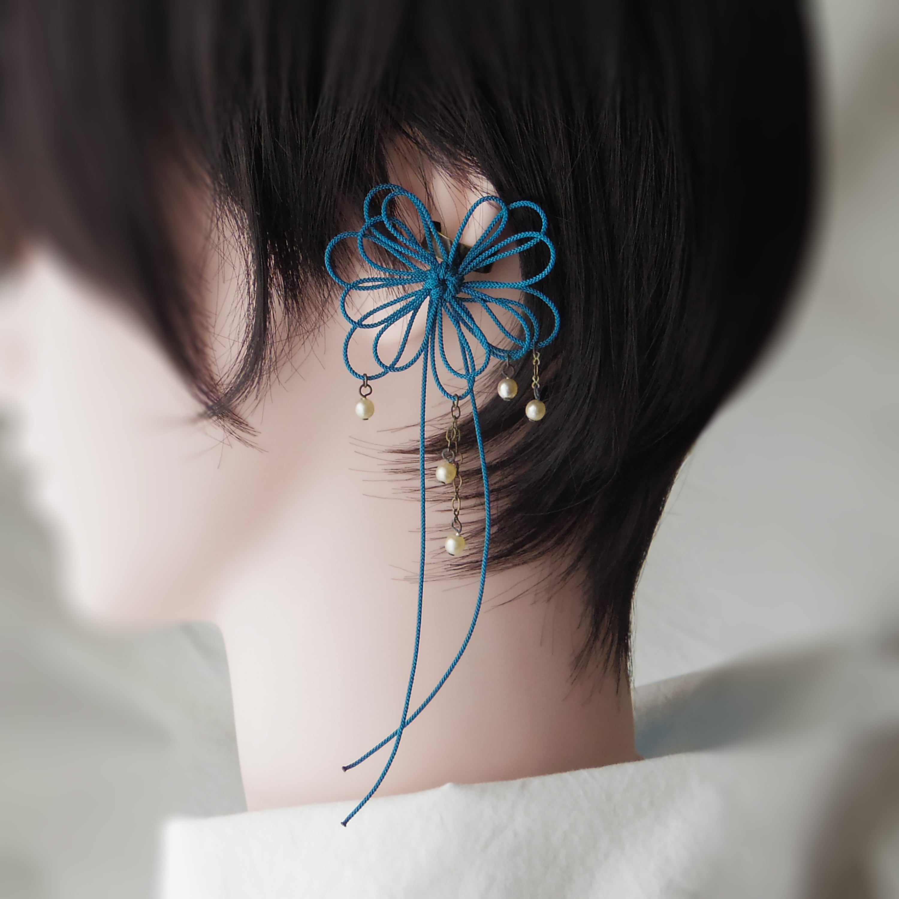 飾り結びかたっぽイヤーカフ「ヒタ降リ揺レル」【軽量】+グラスパールで浴衣・着物・洋服に。