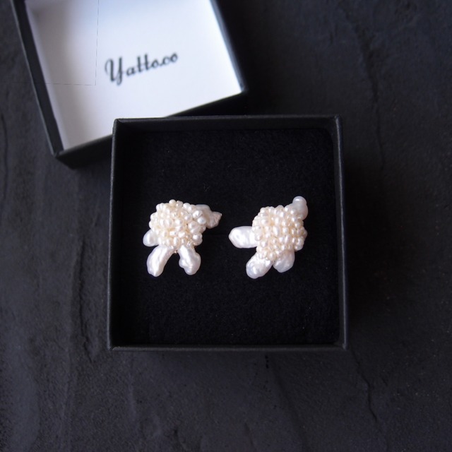 【真珠刺繍／ピアス】Hydrangea Earrings／シードパール スタッドピアス（紫陽花・あじさい・Large）