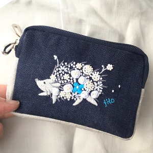 モバイルグッズ整理に「花まとうハリネズミ」手刺繍　Wファスナー