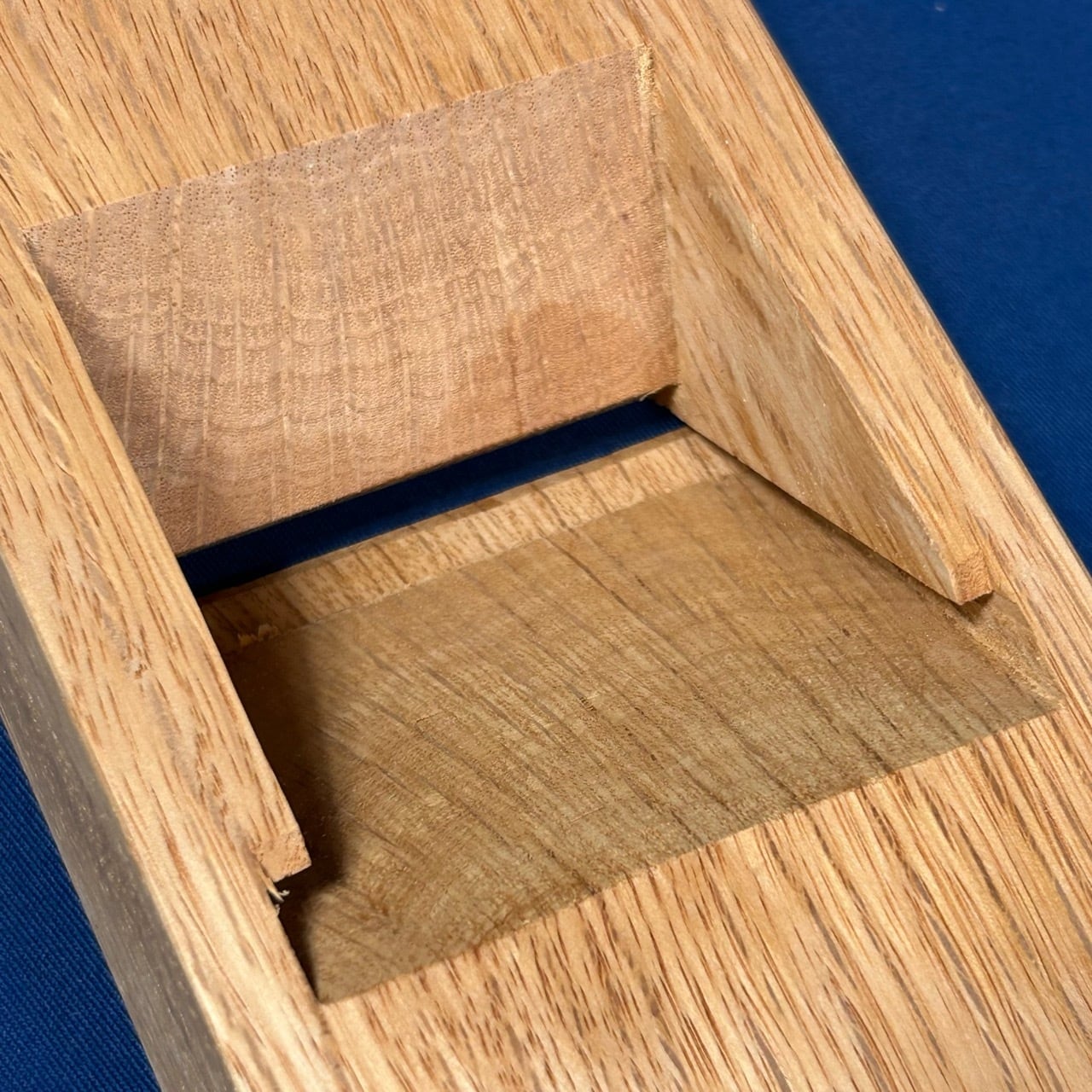 小吉屋木工 渡辺光雄作 / 鉋堀台 赤樫材〈寸八 / 70mm用〉※全長9寸5分