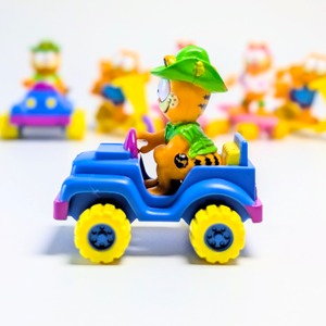 ☆ VINTAGE 1988 ☆【 McDonald's  ( マクドナルド ) 】1988年マクドナルドミールトイ 『 Garfield in 4-wheeler（ガーフィールド イン フォーウィラー）』〜ジープに乗ったあいつ(笑)〜 / ミールトイ / ハッピーミール 〚アメリカン雑貨 アメトイ〛