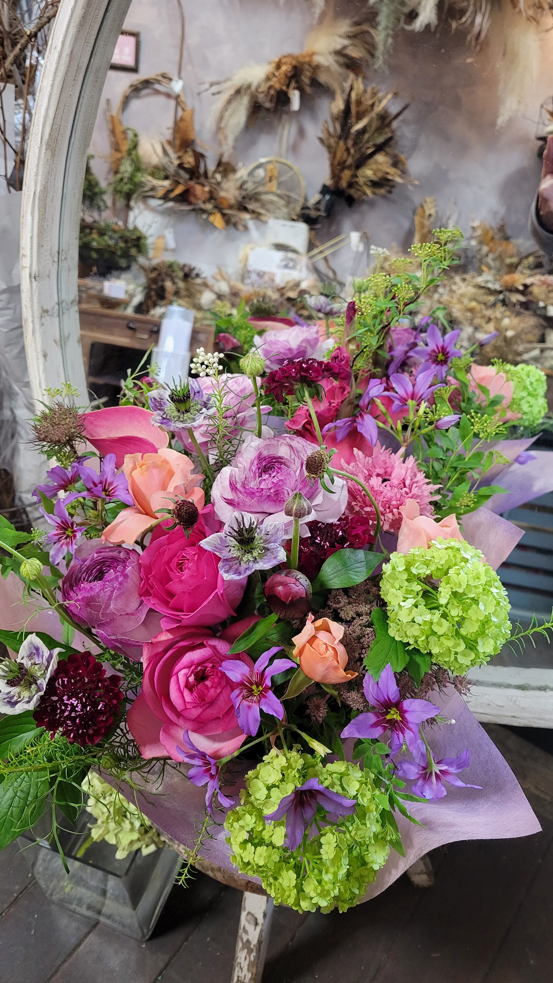 ピンクのお花の華やかなおまかせアレンジメント*Lサイズ フラワー