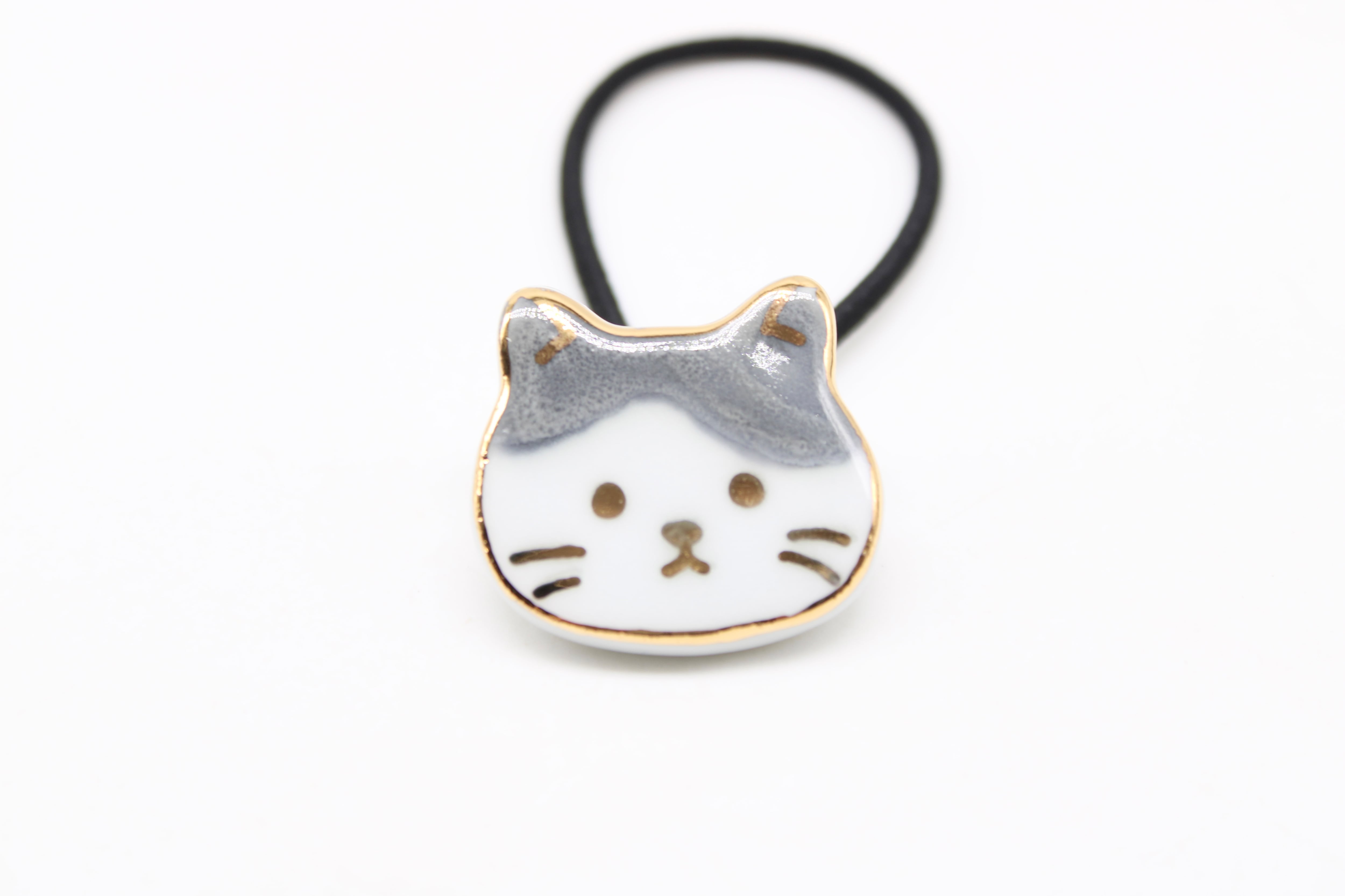 有田焼ブローチ ねこ 2 | 有田焼アクセサリー・陶器アクセサリー