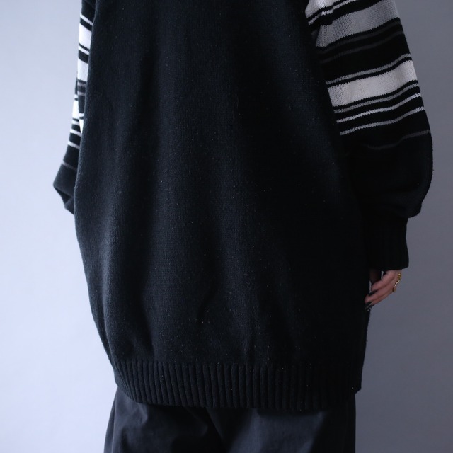 "SOUTH POLE" monotone coloring border pattern over silhouette knit