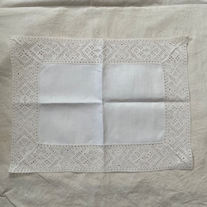 おやつの時間に敷きたい布