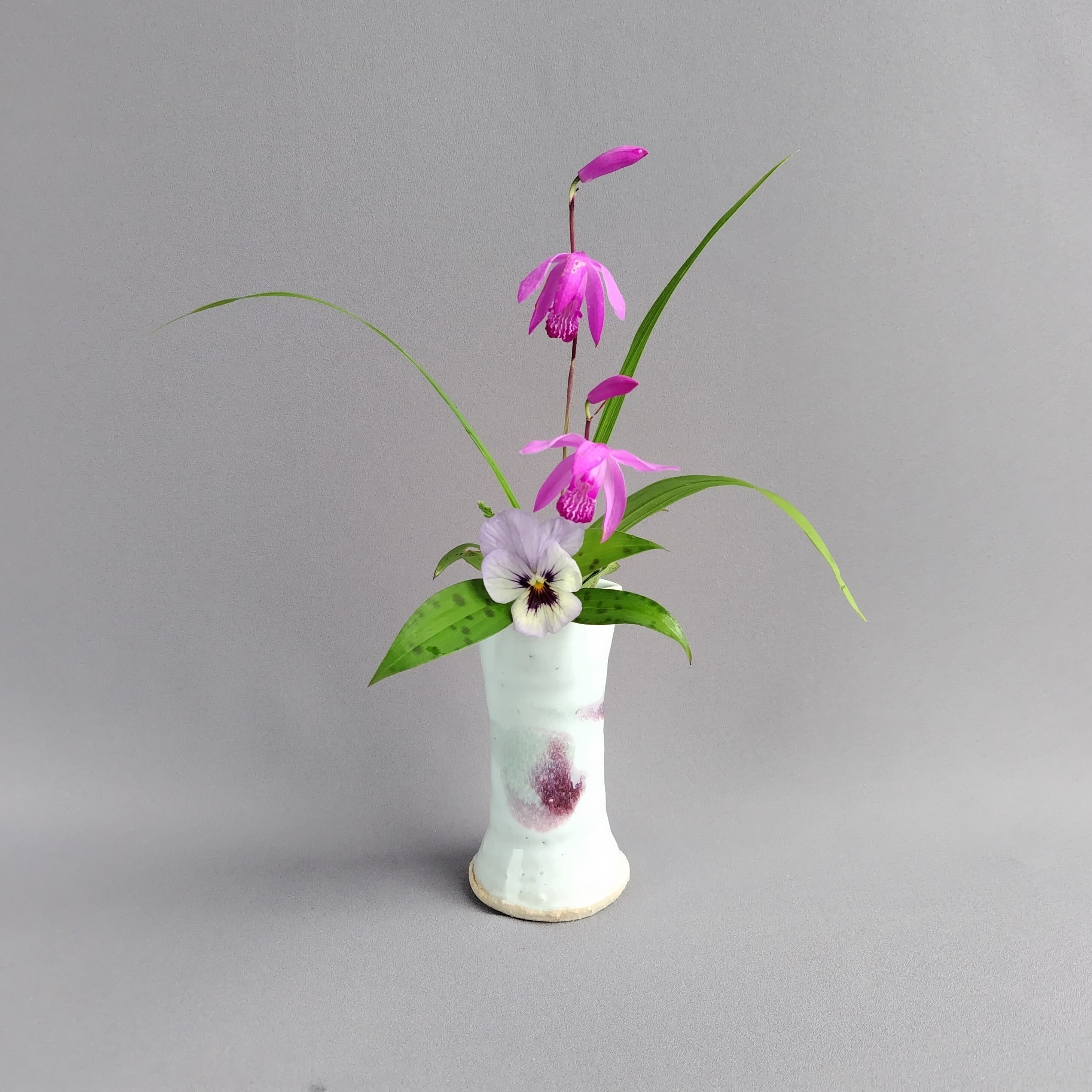 越前自然釉扇花入幅22.5cm 花入れ 均窯釉 【商品番号：00926】 | やきもの實陶（さねとう）