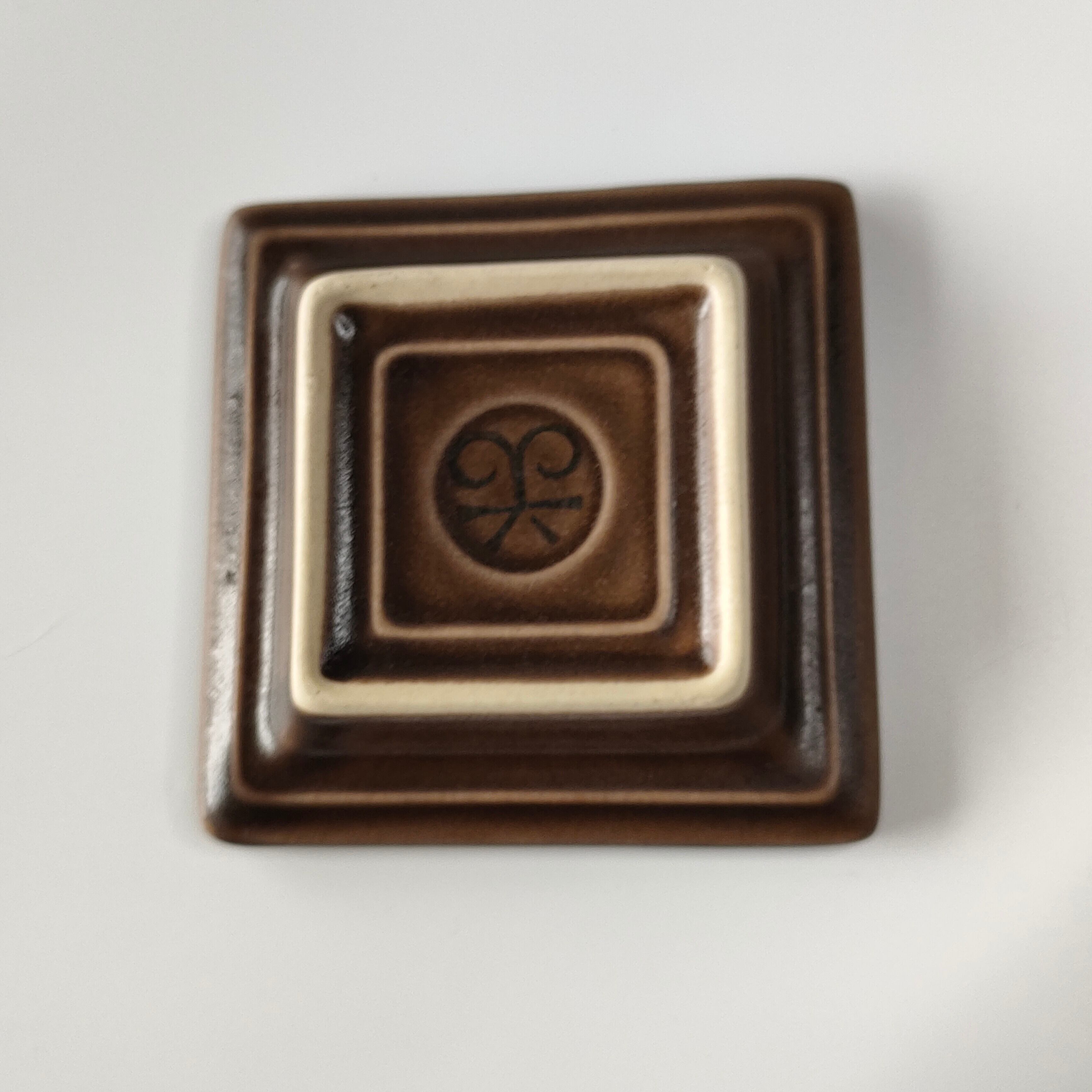 クイストゴー アンバー スクエアプレート 小皿 豆皿