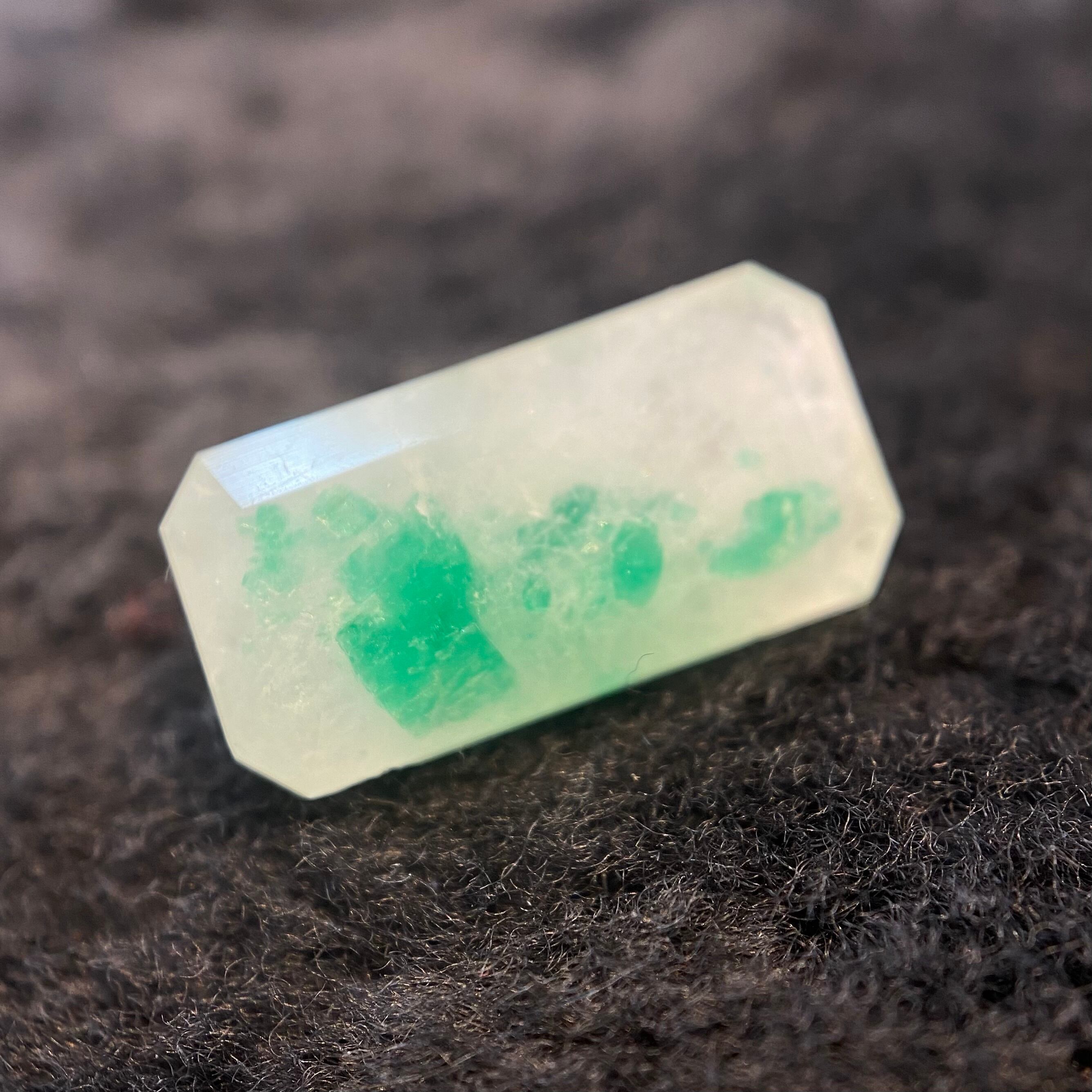 風景の見えるエメラルドインクオーツ