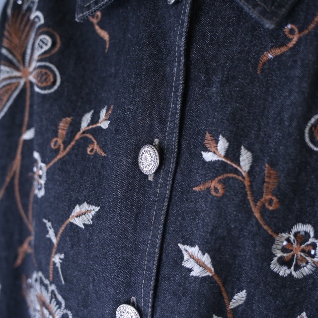 "刺繍" flower and beads design over silhouette black denim jacket