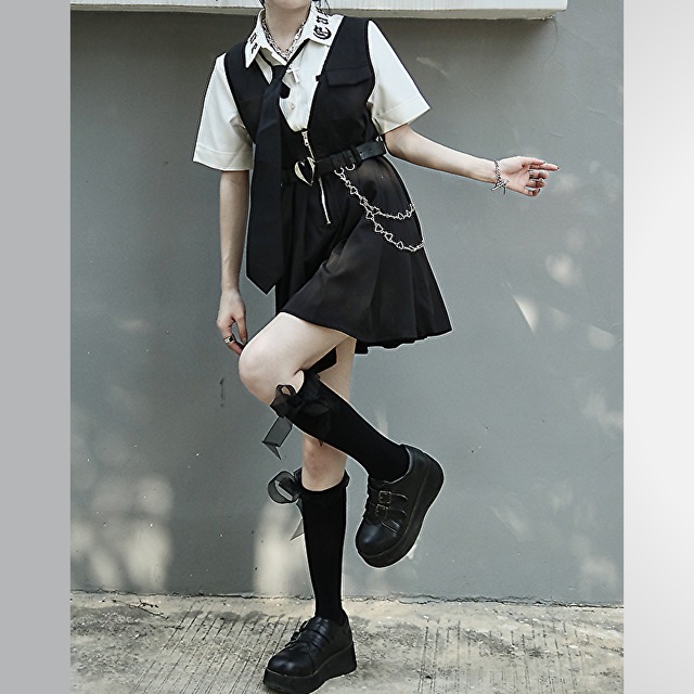 ゴスロリ系 黒 Jsk 鉄板コーデ ワンピ Jk制服 Zipアップ ミニ丈 Vライン 闇可愛い ゴシック 地雷系 病み可愛い オルチャン 原宿系 10代 代 モード系ファッション専門店 With U