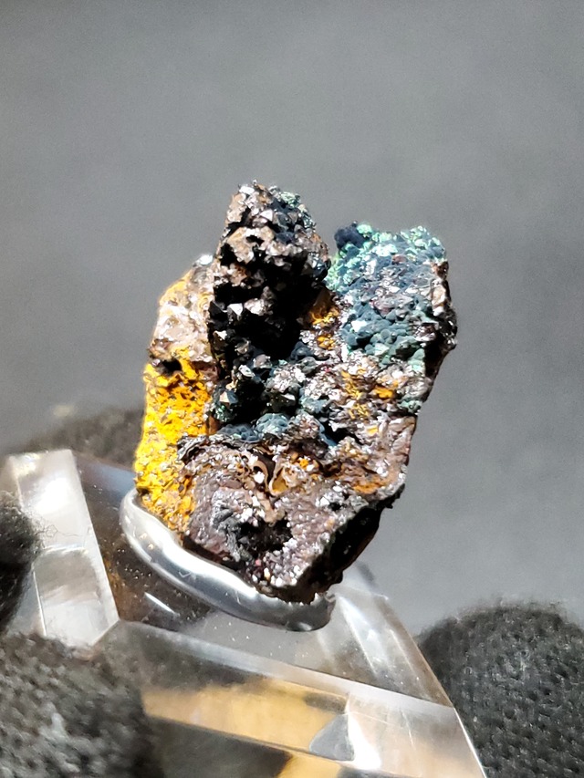 ⁡⁡赤銅鉱(キュプライト)母岩付き⁡ 中国産  R4-805