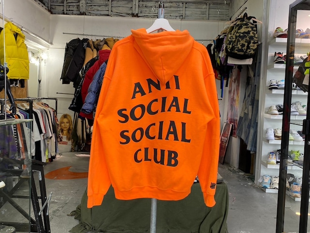 ANTI SOCIAL SOCIAL CLUB × UNDEFEATED PARANOID SWEAT HOODIE ORANGE LARGE 42035