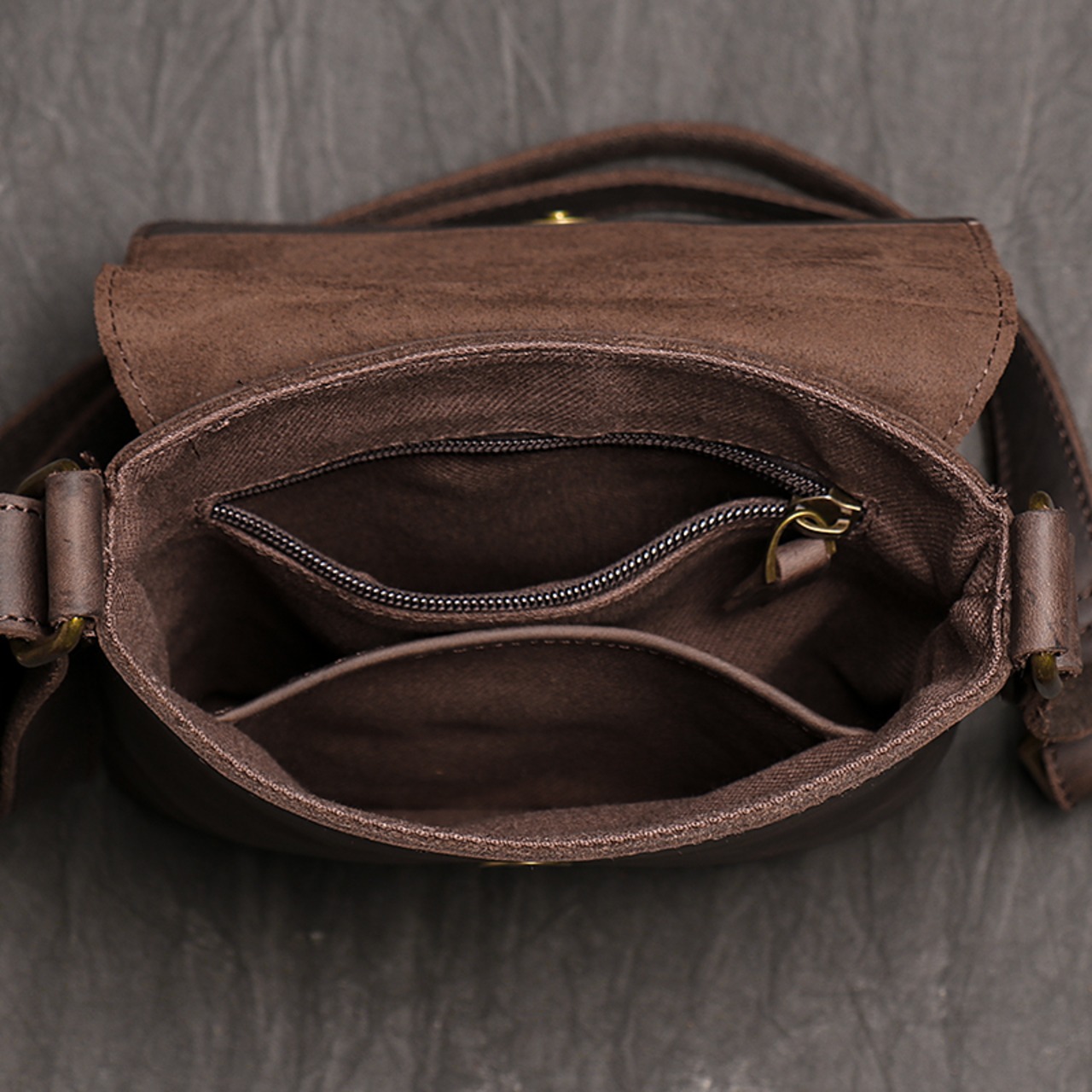Genuine Leather Crossbody Bag / 本革 レザー クロスボディ バッグ