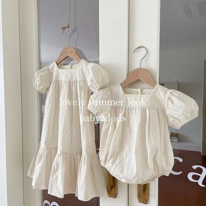 【BABY】花柄パフスリーブロンパース