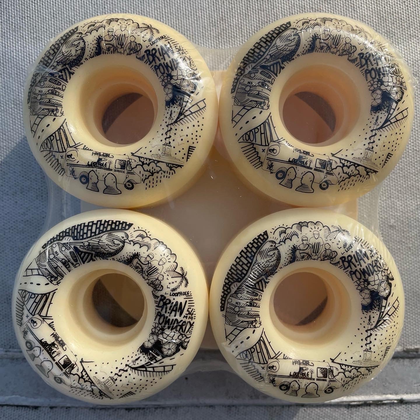 Loophole (ループホール) | bulldog SKATEBOARD SHOP