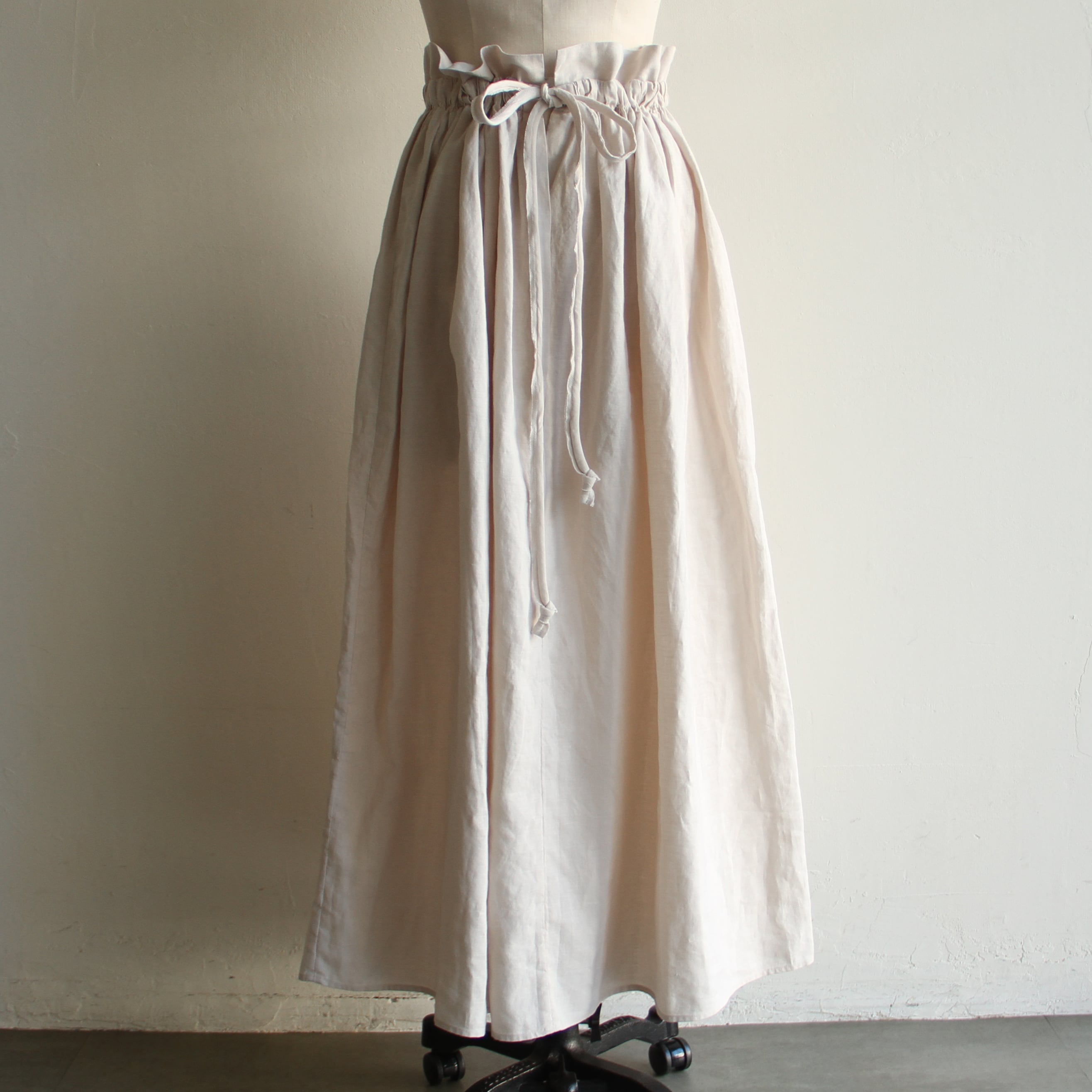 TOURNON. High count linen rough skirt