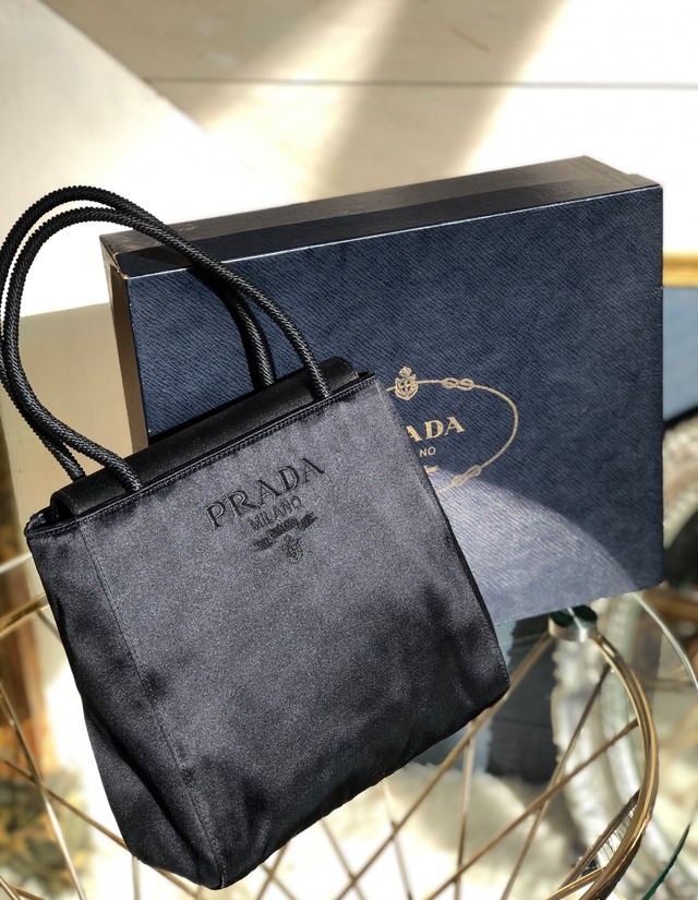 PRADA プラダ　ロゴ刺繍　サテン　ミニバッグ　ハンドバッグ　ブラック　vintage　ヴィンテージ　オールド　r5nh3r
