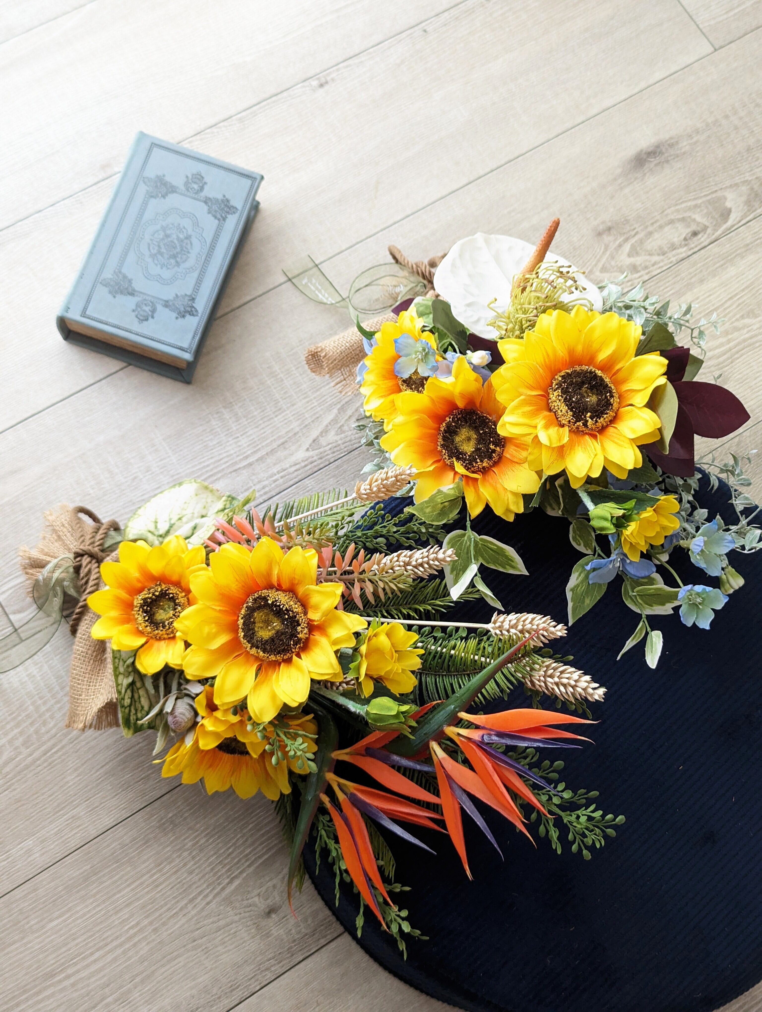 ひまわりフラワー ひまわりの夏スワッグ～ひまわり×デルフィニウム×アンスリウム | HARUBERRY
