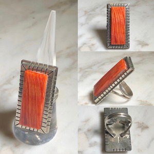 RAY JACK wide rectangle silver ring set with spiny oyster shell