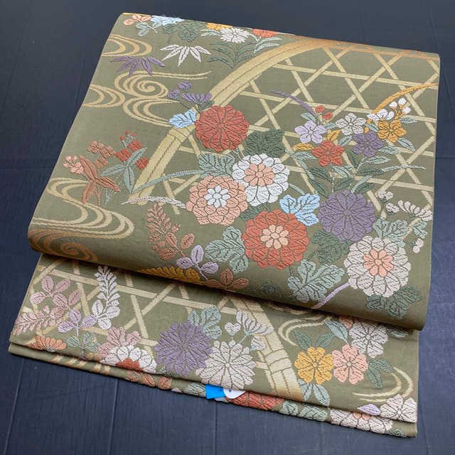【袋帯】刺繍 抹茶色 六通柄袋帯 色無地 訪問着 付け下げ 中古 礼装 正絹 仕立て上がり リサイクル 434cm 2846
