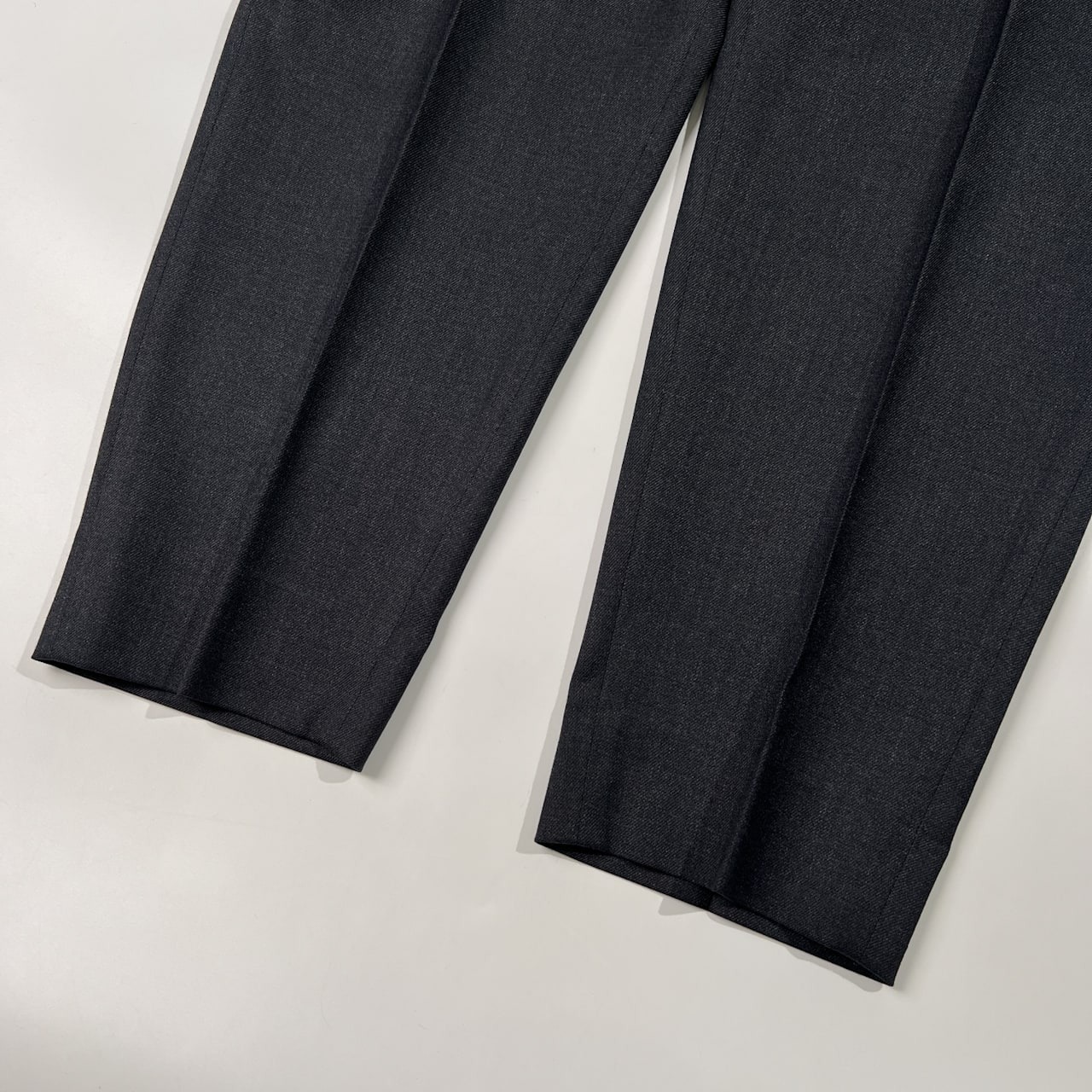 美品 BEAMS ビームス テーパード スラックスパンツ サイズ M /チャコール ダークグレー メンズ