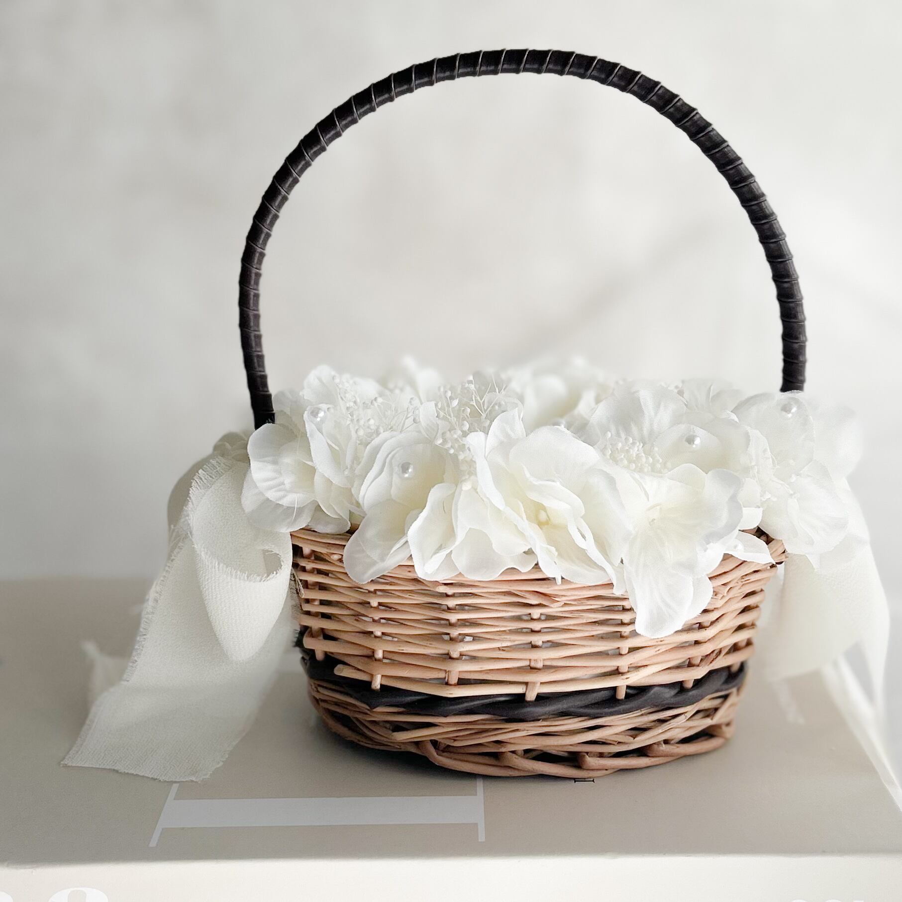 Oval white ring pillow （造花/brown）