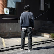 中綿なしで着やすい、ボンバージャケットと日焼け加工が魅力なミリタリーパンツコーディネート