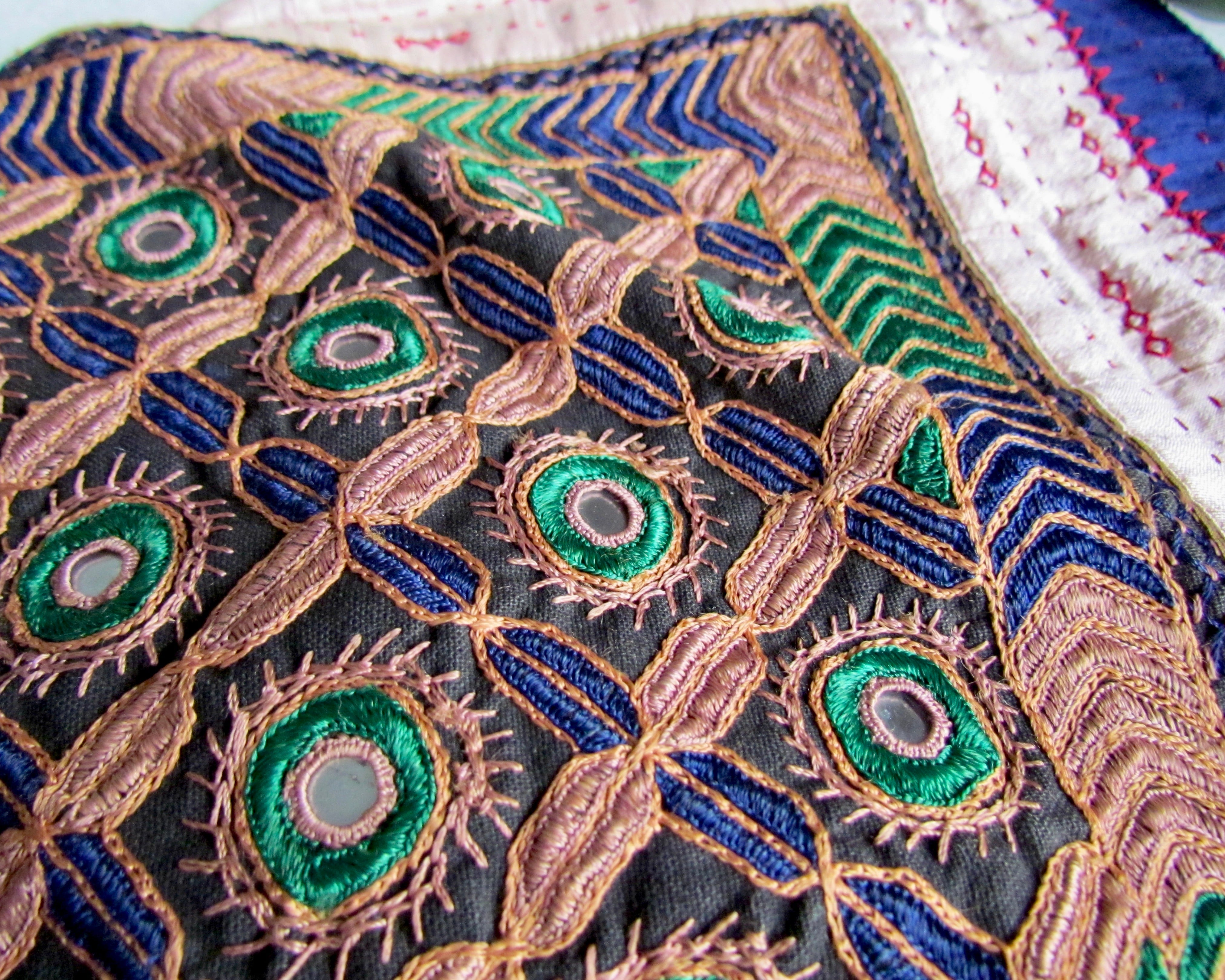 カッチ アヒール族 ミラーワーク刺繍 シルクポーチ | flower of trip