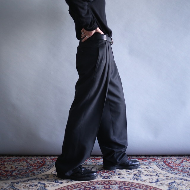 3-tuck tapered silhouette black wide slacks