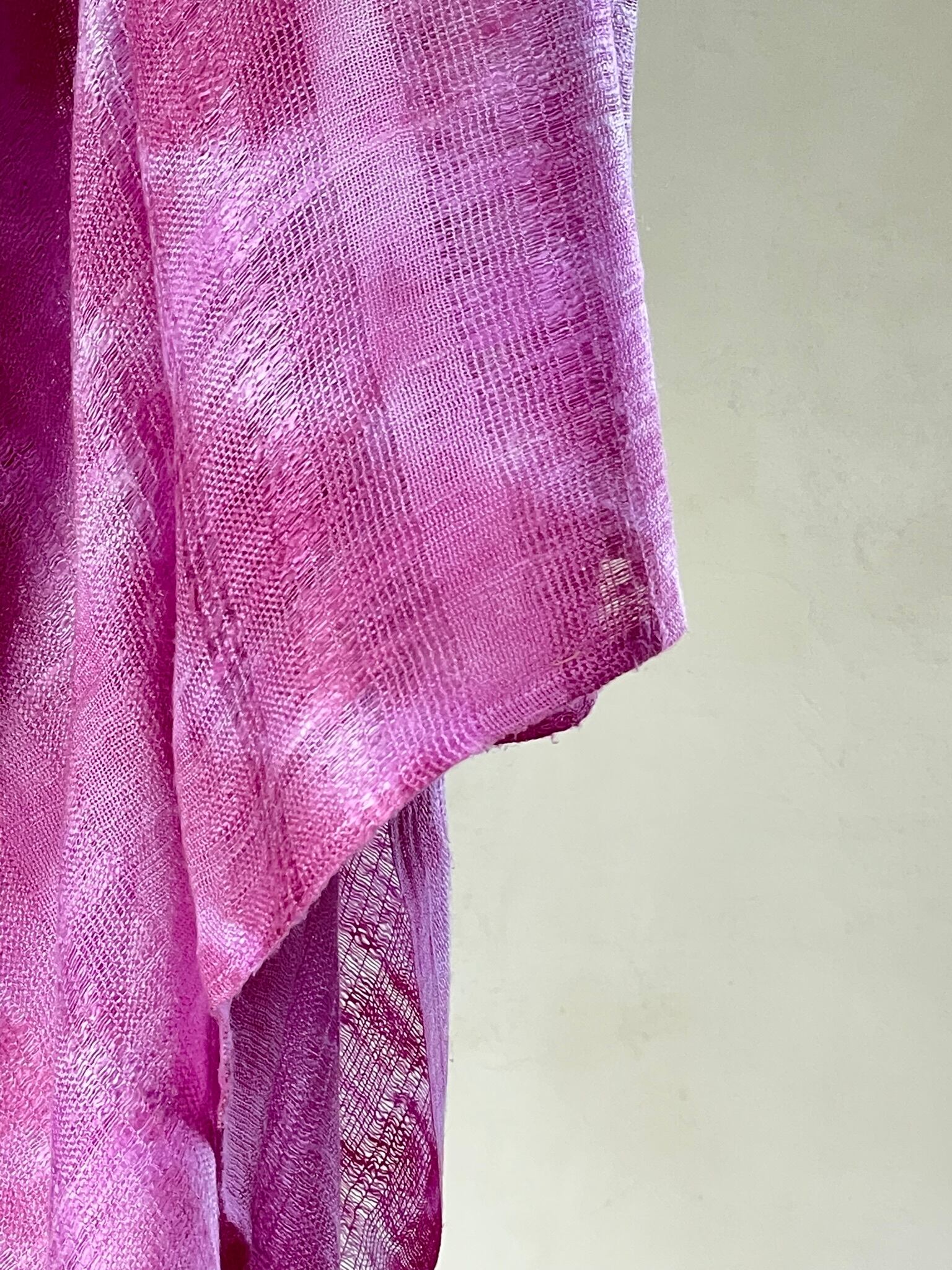 絹手紡ぎ真綿からみ織り布 ～ピンク × 絞り染め～ Silk leno