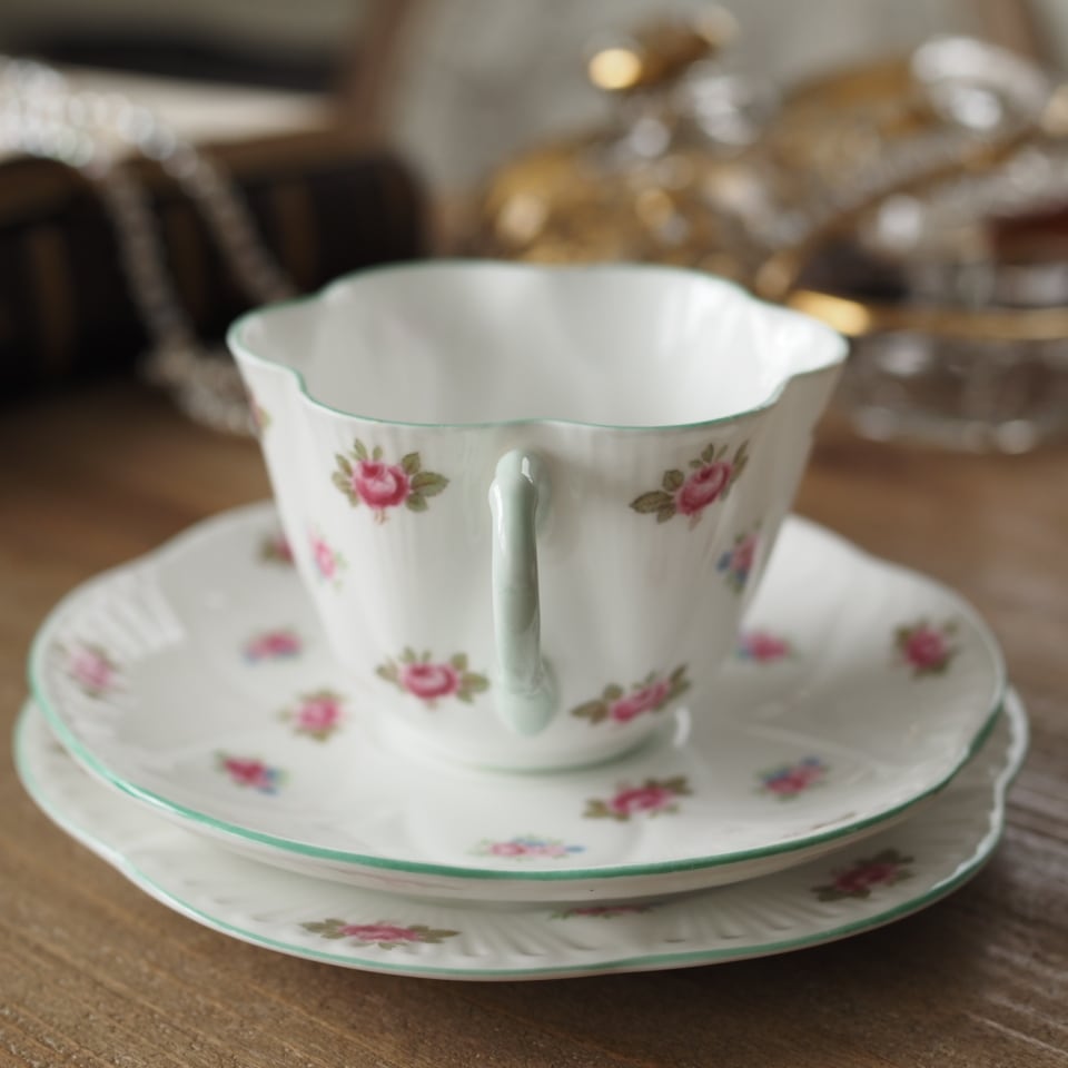英国シェリーワイルマン 《ROSEBUD 13426》トリオ カップ＆ソーサー F4
