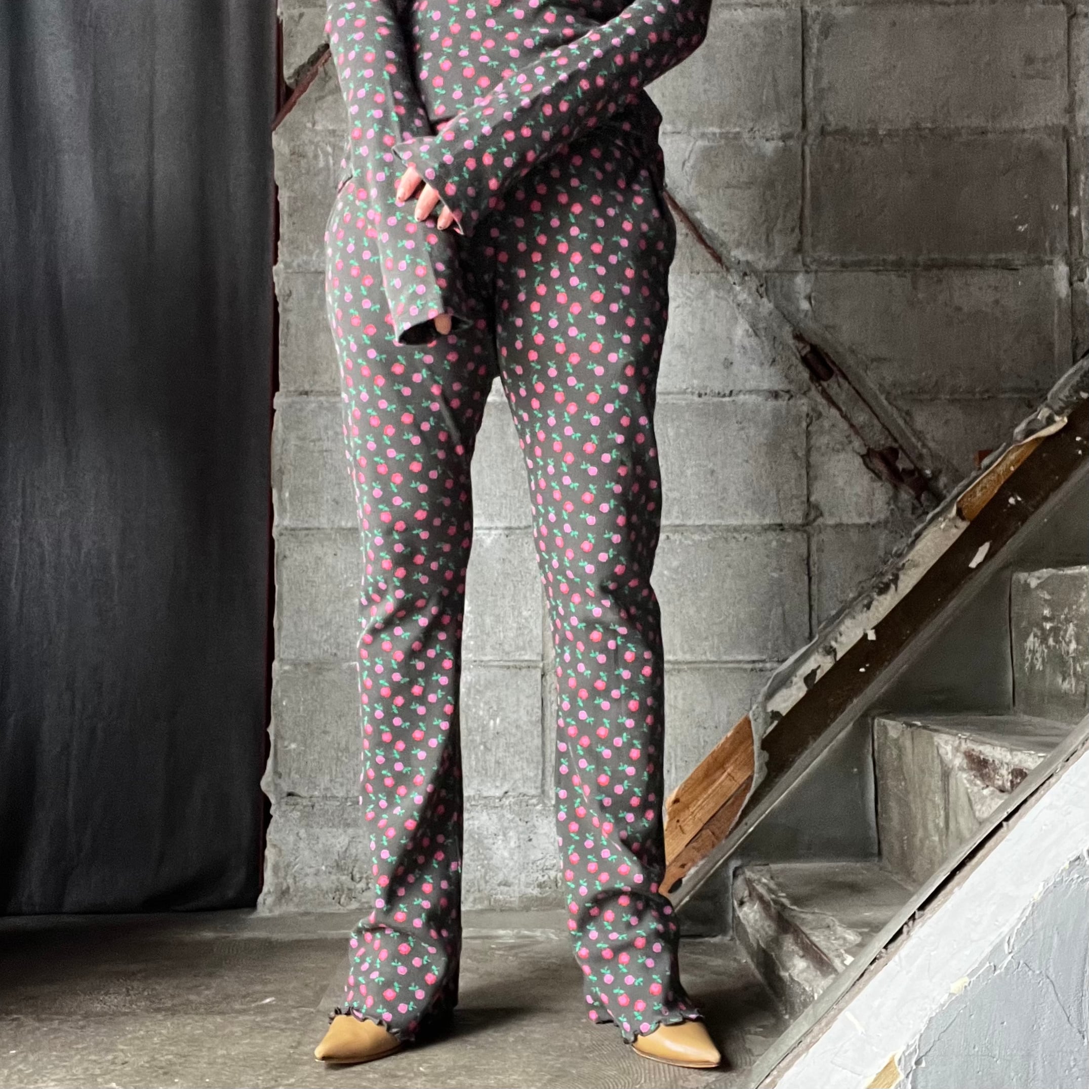 新品未使用HOLIDAYフラワーリブパンツ HOLIDAY】 super rib pants (flower / charcoal） | olaf