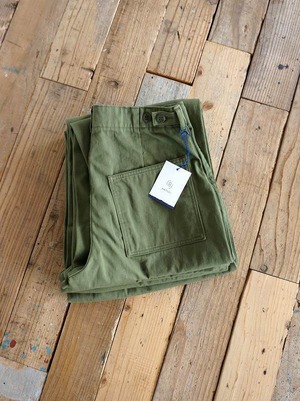 HATSKI　Loose Tapered Utility Trouser