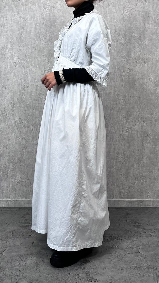 フランスアンティークのドレスの前身頃