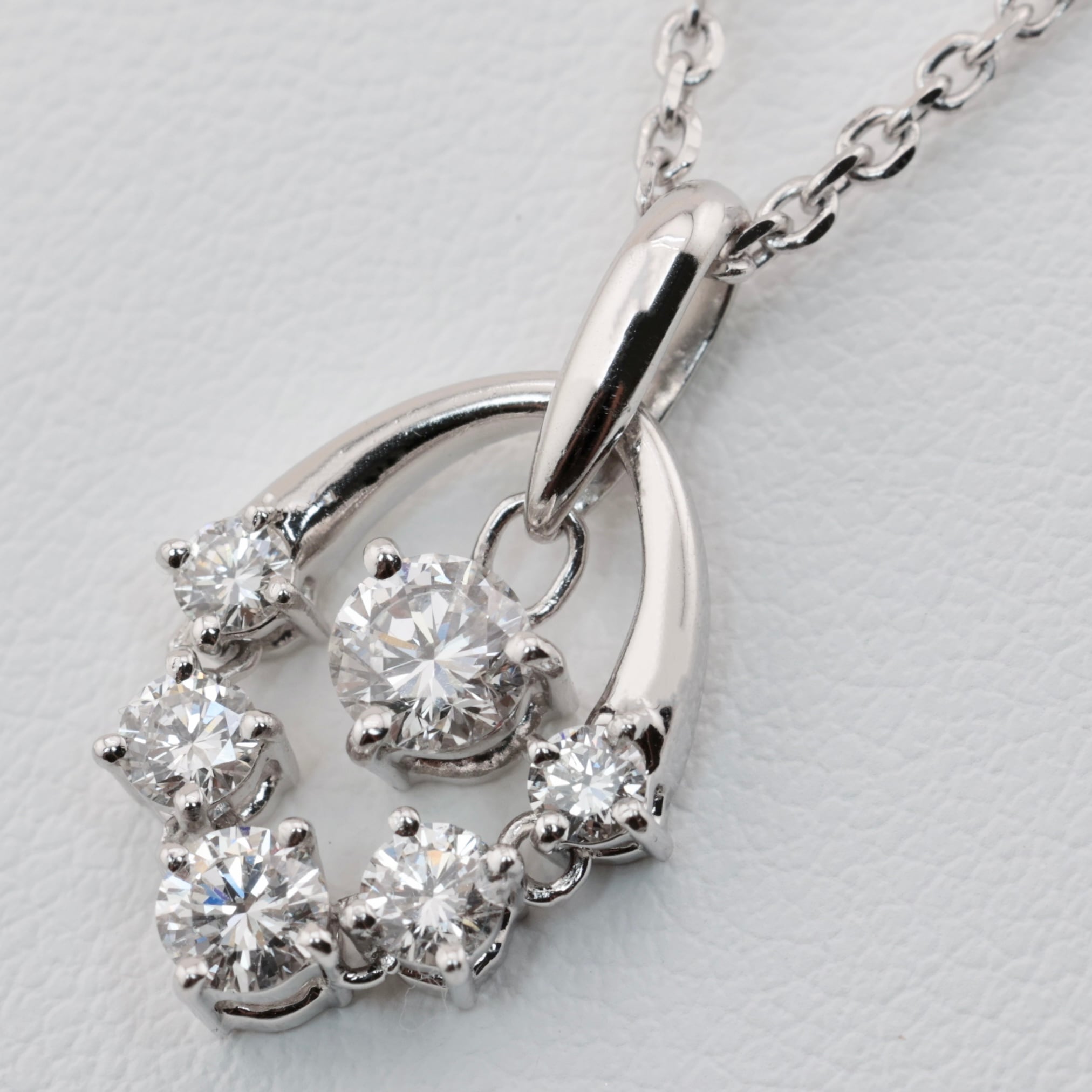 Pt モニッケンダム ダイヤモンド 0.66ct ネックレス 英国 プラチナ 