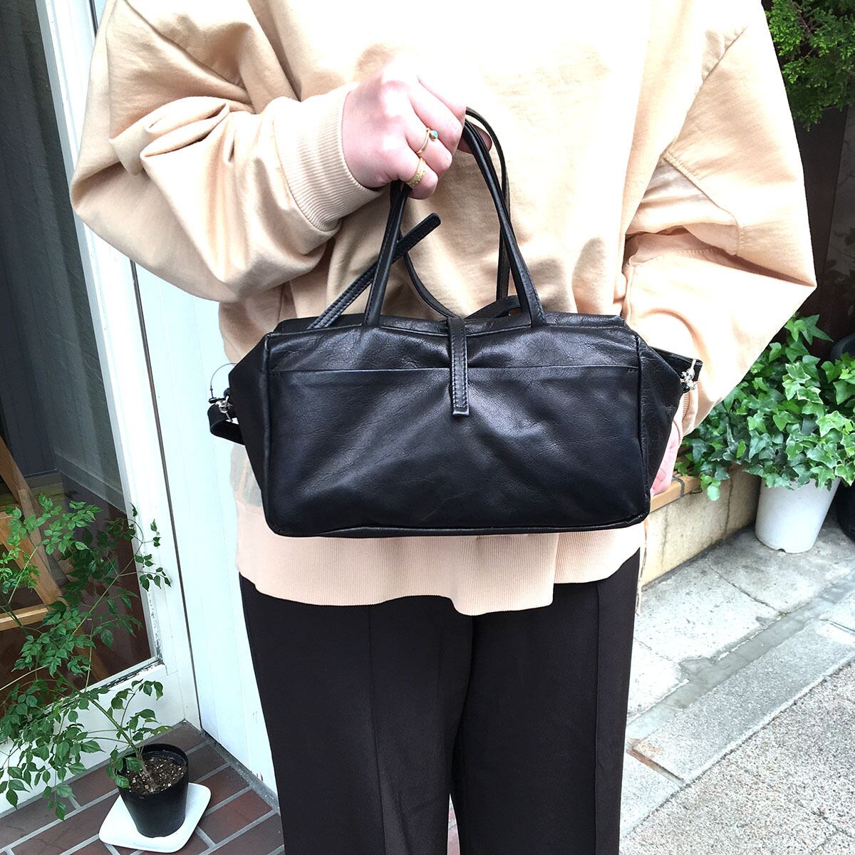 Le Basiques/レバジック　2WAY 手提げ&ショルダーBAG　極軽量　イタリアンレザー　made in JAPAN